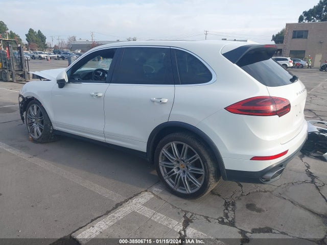 2016 PORSCHE CAYENNE WP1AF2A27GKA40779 Photo 2