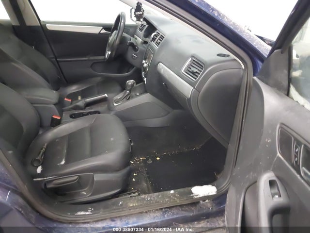 2011 VOLKSWAGEN JETTA 2.0L TDI VIN: 3VWLL7AJ5BM113329