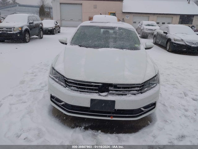 1VWBT7A33HC010949 Volkswagen Passat 1.8t Se