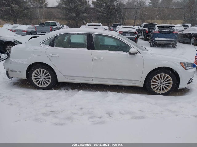 1VWBT7A33HC010949 Volkswagen Passat 1.8t Se