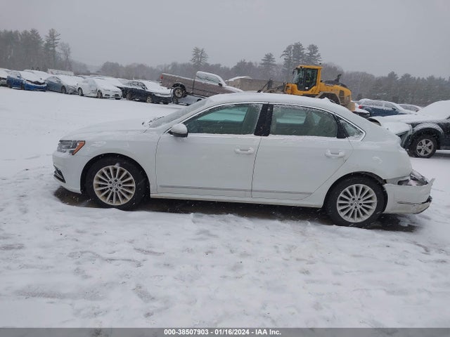 1VWBT7A33HC010949 Volkswagen Passat 1.8t Se