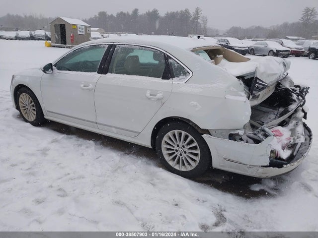 1VWBT7A33HC010949 Volkswagen Passat 1.8t Se