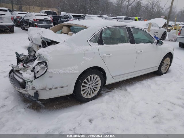 1VWBT7A33HC010949 Volkswagen Passat 1.8t Se