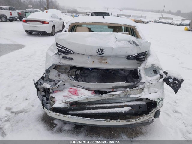 1VWBT7A33HC010949 Volkswagen Passat 1.8t Se