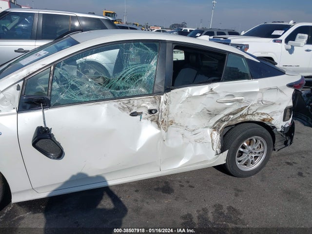 Toyota Prius Four 2016 JTDKARFU7G3019710 Image 6