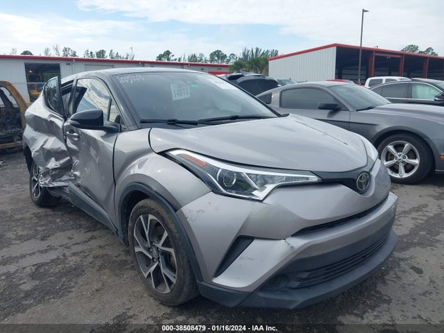Toyota C-HR XLE 2019 NMTKHMBX7KR074050 Image 1