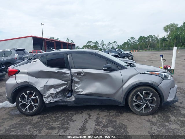 Toyota C-HR XLE 2019 NMTKHMBX7KR074050 Image 13