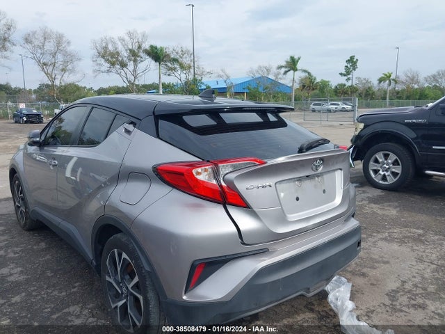 Toyota C-HR XLE 2019 NMTKHMBX7KR074050 Image 3