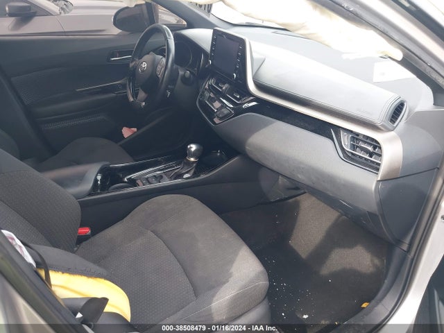 Toyota C-HR XLE 2019 NMTKHMBX7KR074050 Image 5