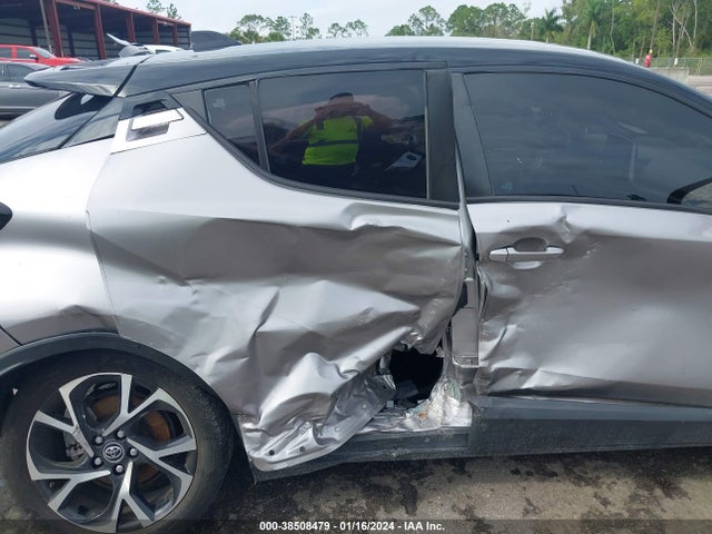 Toyota C-HR XLE 2019 NMTKHMBX7KR074050 Image 6