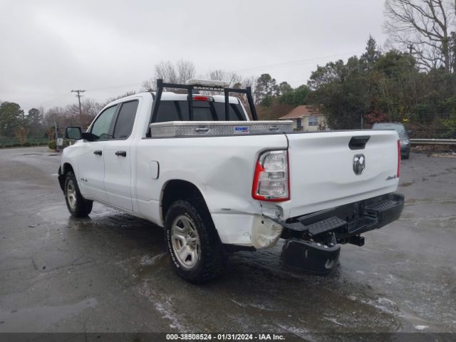 2019 RAM 1500 1C6RRFCG2KN822451 Photo 2