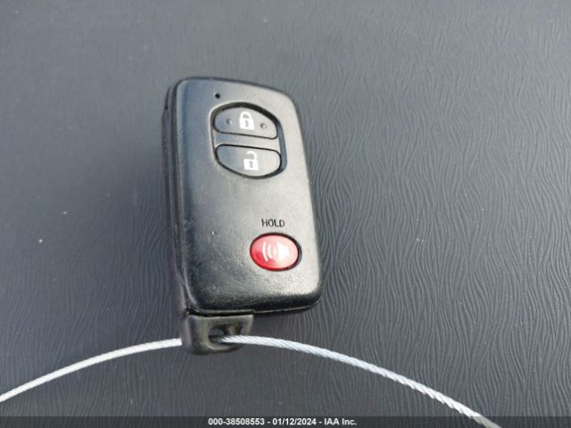 JTDKN3DU5E1743182 Toyota Prius Two