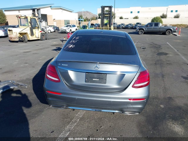 2019 MERCEDES-BENZ E 300 VIN: WDDZF4JB5KA552304