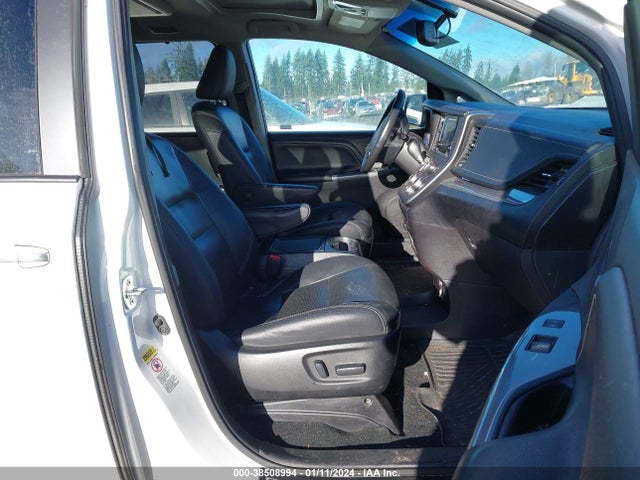 2017 TOYOTA SIENNA SE PREMIUM 8 PASSENGER VIN: 5TDXZ3DC2HS797743