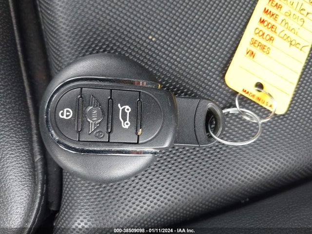 2019 MINI CONVERTIBLE WMWWG9C58K3E40468 Photo 10