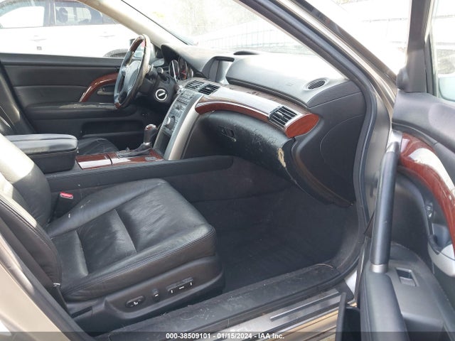 2010 ACURA RL 3.7 VIN: JH4KB2F63AC000566