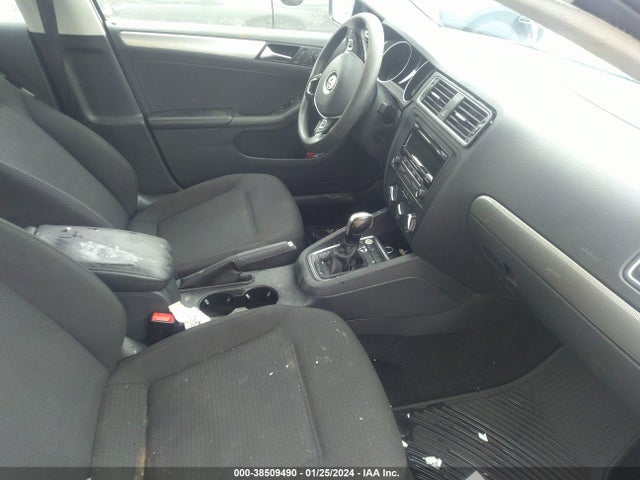 3VWD07AJ4FM211013 Volkswagen Jetta 1.8t Se