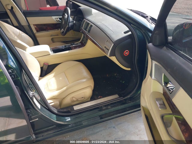 2012 JAGUAR XF SAJWA0FBXCLS37521 Photo 4