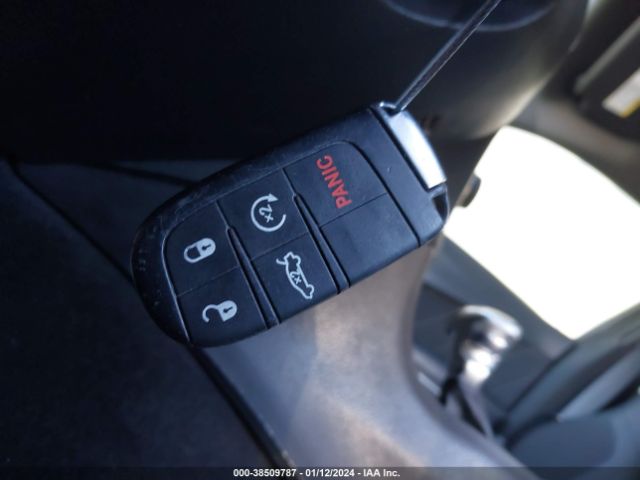 2C3CDXHG1JH157498 Dodge Charger Sxt Plus Rwd