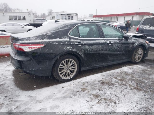 4T1B11HKXJU114174 Toyota CAMRY XLE
