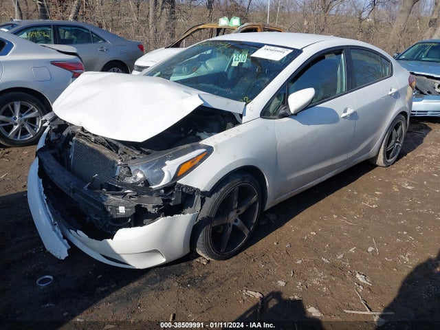 KIA FORTE LX 2018 3KPFK4A72JE247746 Image 2