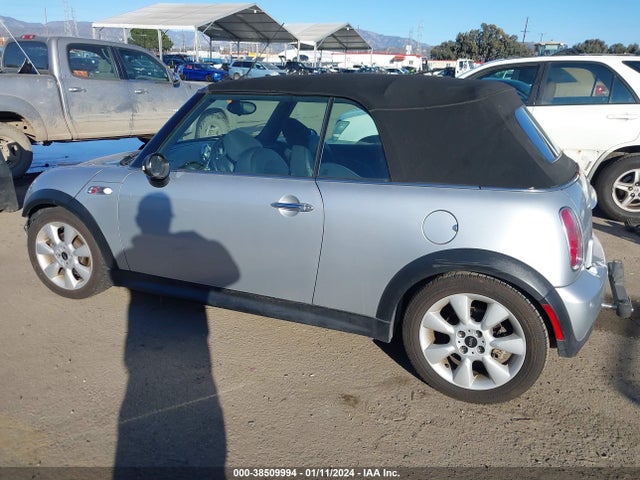 2006 MINI COOPER S WMWRH33586TK59669 Photo 2
