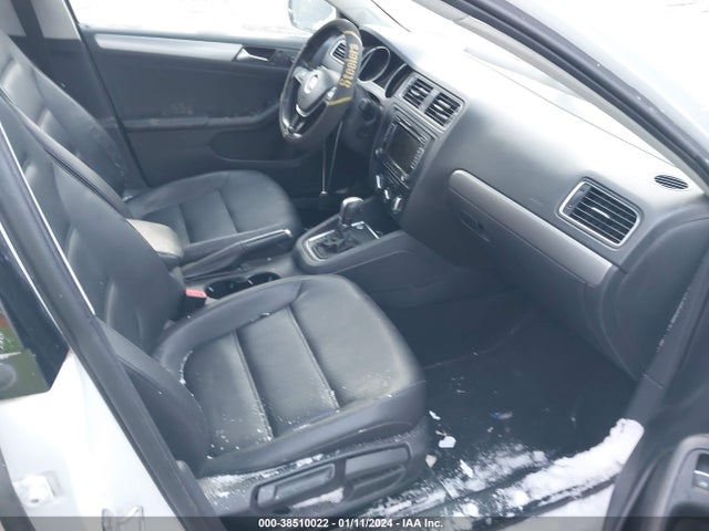 2015 VOLKSWAGEN JETTA 1.8T SE VIN: 3VWD17AJ5FM417180