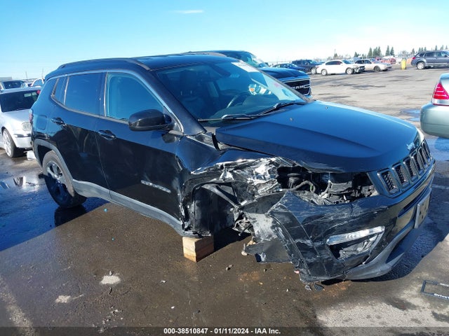 2018 3C4NJCBB3JT377073 main image