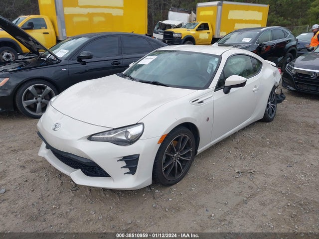 Toyota 86 2017 JF1ZNAA17H9709737 Image 2