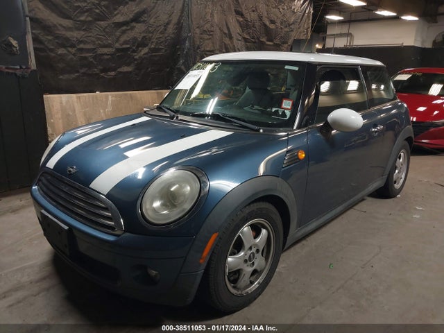 2009 MINI COOPER WMWMF33599TW77744 Photo 1