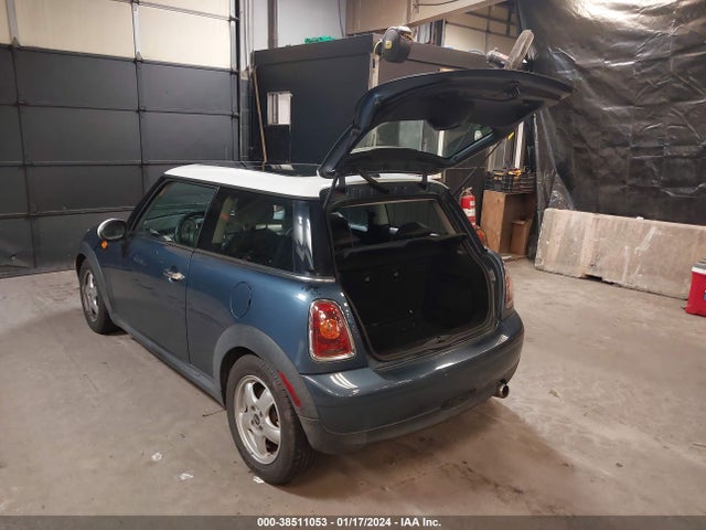 2009 MINI COOPER WMWMF33599TW77744 Photo 2