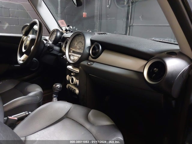 2009 MINI COOPER WMWMF33599TW77744 Photo 4