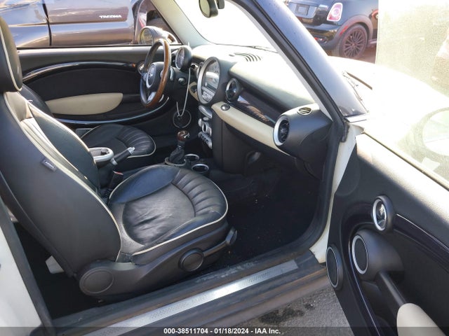 2009 MINI COOPER S CLUBMAN WMWMM33519TP91873 Photo 4