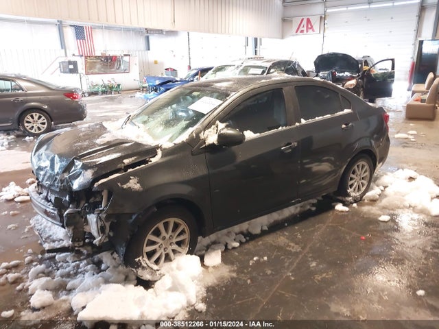 Chevrolet Sonic Lt Auto 2018 1G1JD5SHXJ4137507 Image 2