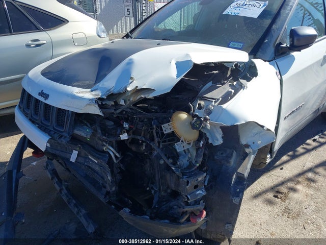 3C4NJDDB6HT675128 Jeep New Compass Trailhawk 4x4