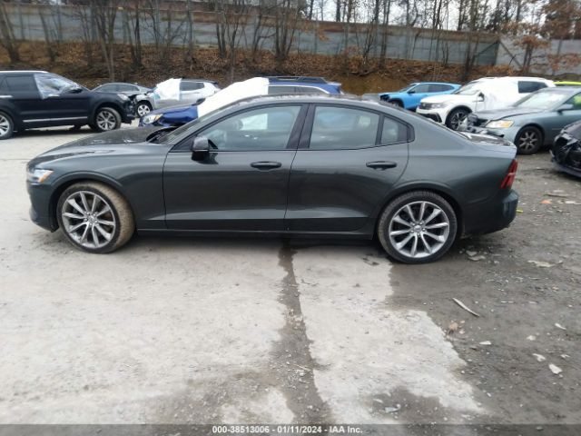 7JRA22TK9LG057575 Volvo S60 T6 Momentum