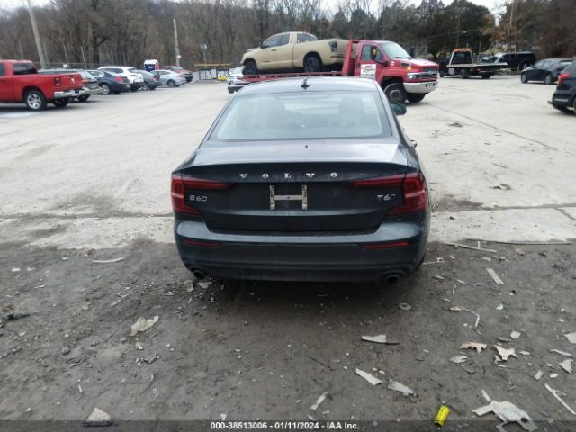 7JRA22TK9LG057575 Volvo S60 T6 Momentum