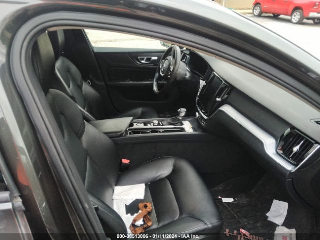 7JRA22TK9LG057575 Volvo S60 T6 Momentum