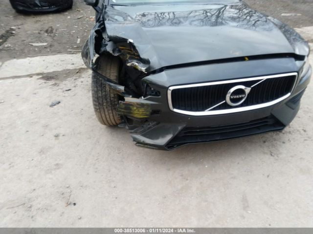 7JRA22TK9LG057575 Volvo S60 T6 Momentum