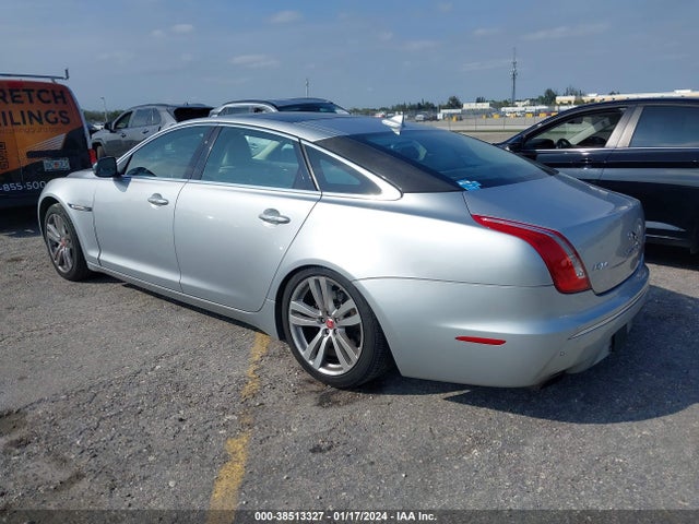 2015 JAGUAR XJ SAJWJ2GD4F8V77542 Photo 2