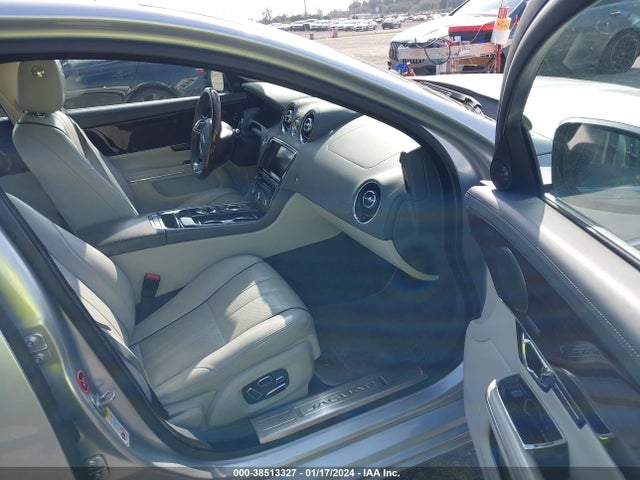2015 JAGUAR XJ SAJWJ2GD4F8V77542 Photo 4