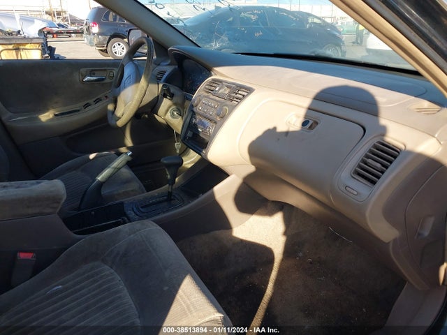 1998 HONDA ACCORD LX VIN: 1HGCG5644WA093738