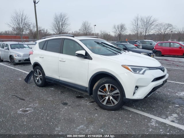 Toyota Rav4 Xle 2018 JTMRFREV6JJ192938 Image 1