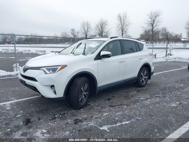Toyota Rav4 Xle 2018 JTMRFREV6JJ192938 Image 2