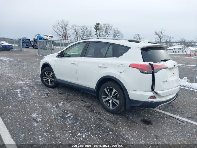 Toyota Rav4 Xle 2018 JTMRFREV6JJ192938 Image 3