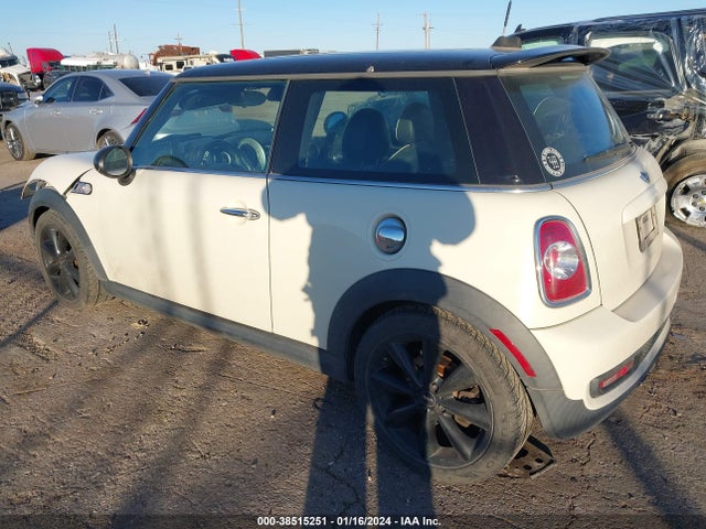 2011 MINI COOPER S WMWSV3C58BTY23521 Photo 2