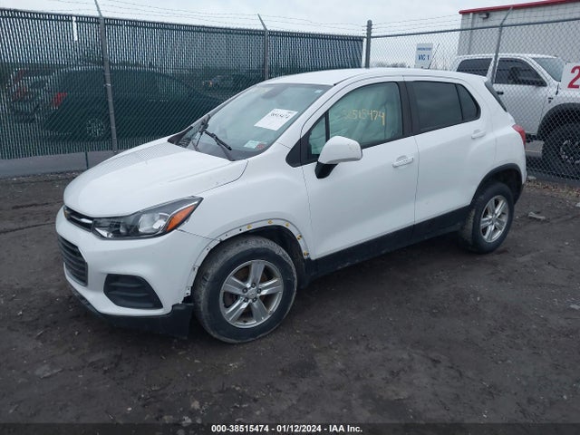 Chevrolet TRAX LS 2018 KL7CJNSB9JB582723 Image 2