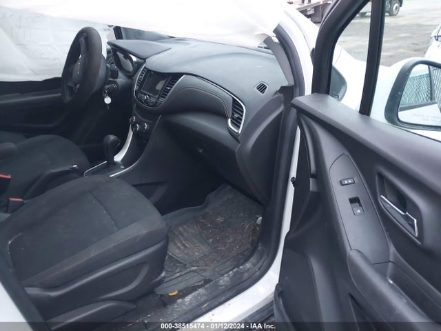 Chevrolet TRAX LS 2018 KL7CJNSB9JB582723 Image 5