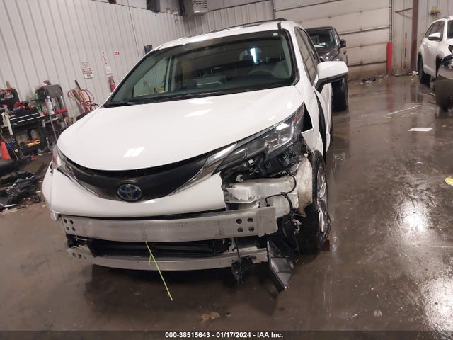 Toyota SIENNA LE 2022 5TDBRKEC4NS084583 Image 13