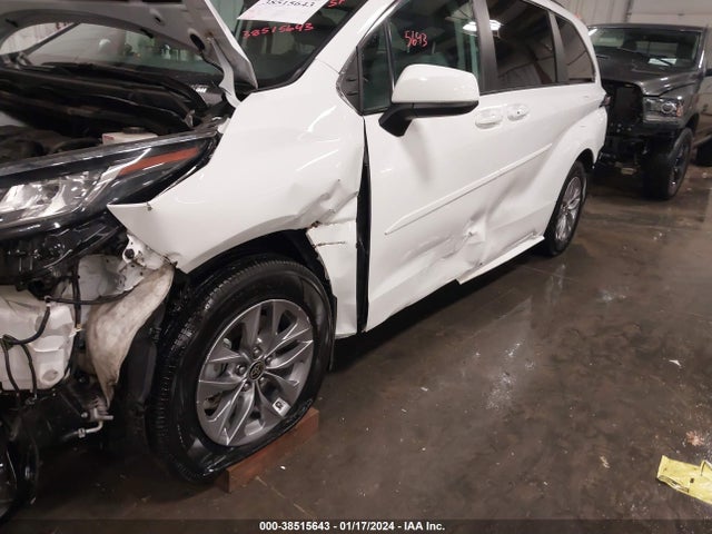 Toyota SIENNA LE 2022 5TDBRKEC4NS084583 Image 6